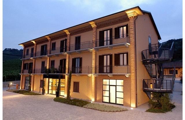 Wine Hotel Munin 卡纳莱 外观 照片